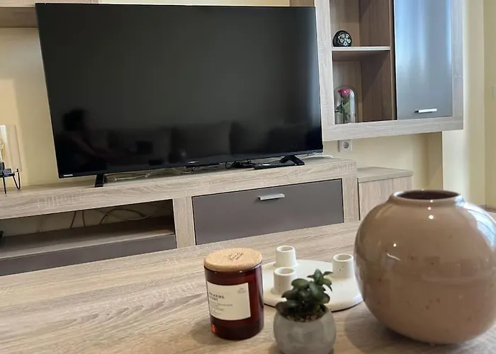 Cozy Apartment - Free Parking
