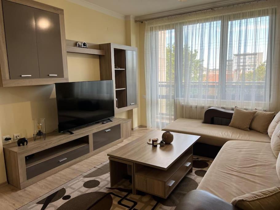 Cozy - Free Parking Apartment